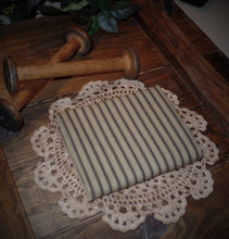 Load image into Gallery viewer, Homespun Fabric~BlackTicking Stripe Homespun Fabric by the Yard~Primitive~Farmhouse~Rustic~Raggy Quilt Fabric~Garlands~Wreaths~Bows