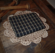 Load image into Gallery viewer, Homespun Fabric~Black Window Pane Homespun Fabric by the Yard~Primitive~Farmhouse~Rustic~Raggy Quilt Fabric~Garlands~Wreaths~Bows
