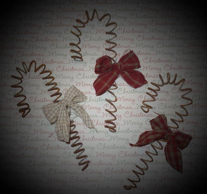 Farmhouse~Primitive Rusty Wire Candy Cane~Red~Cream Homespun Fabric Bow~Christmas Tree Ornament~Cupboard Tuck~Bowl Filler~Rustic~Packages~